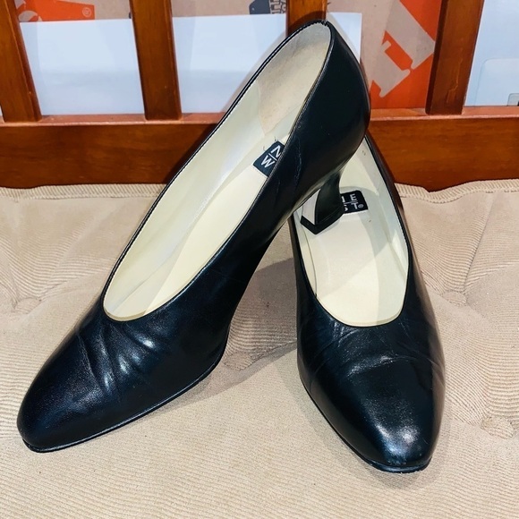 Nine West Shoes - Nine West Black Leather Pumps.